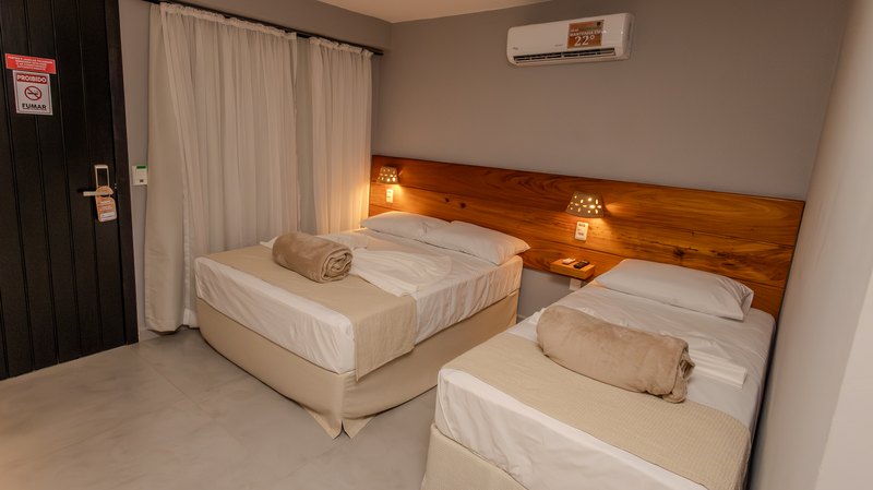 Standard Triplo para 3 pessoas, com a cama de casal e a de solteiro lado a lado